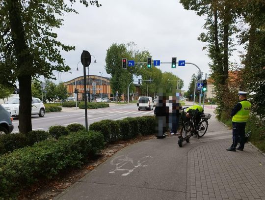 14-latek na hulajnodze elektrycznej zderzył się z rowerzystką.