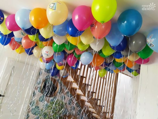 2 dziewczyny, 1 balon i do tego spółka