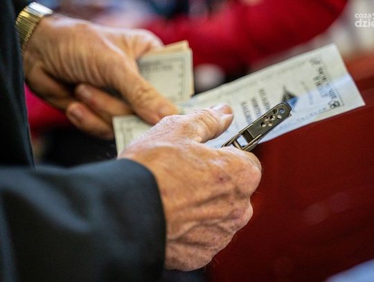 30 - tysięczne miasto. Dwa przystanki kolejowe i... ani jednej kasy