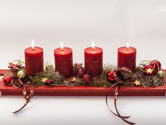 Adwent na Mazowszu: podróż od przeszłości do teraźniejszości Świece adwentowe