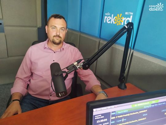Artur Frączkowski relaksacyjnie gra dla WOŚP