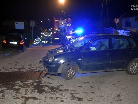 Audi wjechało w ogrodzenie. 15-latka została ranna
