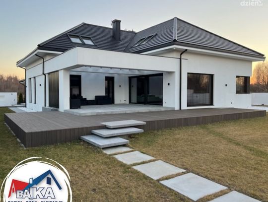 BAiKA – dachy, okna, elewacje! Prezentuje… bajkową realizację w iście gwiazdorskiej obsadzie!