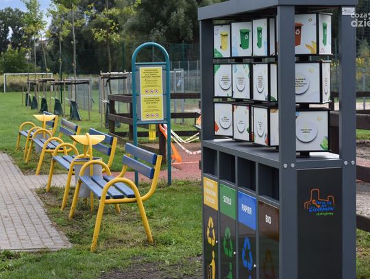 Będą bawić i uczyć. W Ciechanowie pojawiły się edukacyjne kosze do segregacji