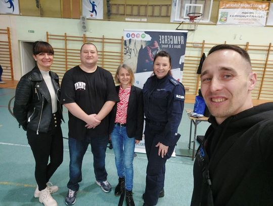 Bęsiu i DJ Yonas w ciechanowskich szkołach. Przestrzegali przed nałogami