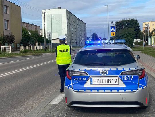 Bezpieczna droga do szkoły 2025. Policja w Przasnyszu już działa – kontrole przy szkołach i apel do rodziców