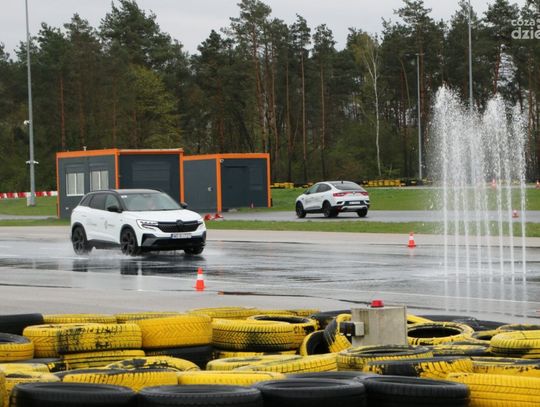 Bezpieczny kierowca to świadomy kierowca – szkolenia na Torze Modlin