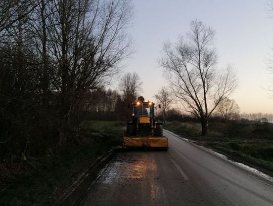 Błoto na drogach. Powiatowy Zarząd Dróg w Ciechanowie znów interweniował!