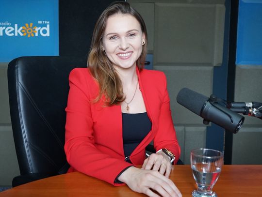 Daria Przewłocka, osteopatka i fizjoterapeutka, w gabinecie Centrum Ruchu Eskulap w Ciechanowie.