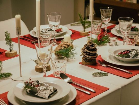 Świątecznie nakryty stół