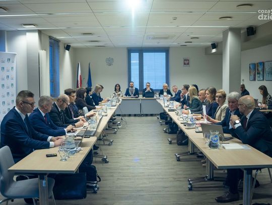 Budżet uchwalony. KO nic nie wskórała. Darmowych miejskich przedszkoli nie będzie