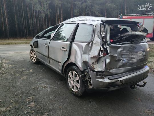 Chciał wysuszyć auto i dachował. Absurdalne tłumaczenie 27-letniego kierowcy