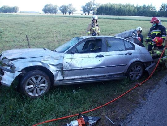 Chrościce. BMW w rowie, kierowca w szpitalu