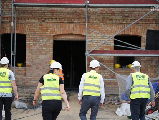 Ciechanów. Budowa zabytkowego młyna nabiera tempa
