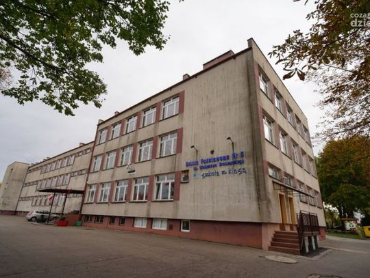 Ciechanów. Dwa budynki miejskich szkół przejdą termomodernizację