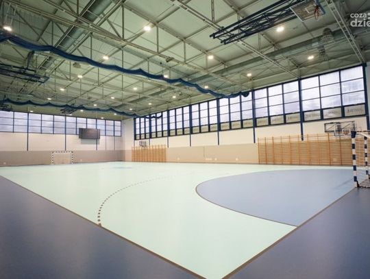 Ciechanów. Nowa nawierzchnia w miejskiej hali sportowej