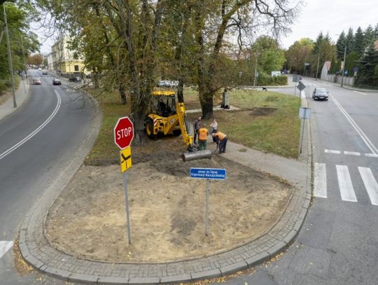 Ciechanów. Odnowa skweru TON