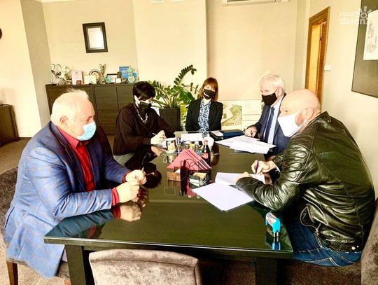 Ciechanów. Rusza budowa boiska w Zespole Szkół Nr 1