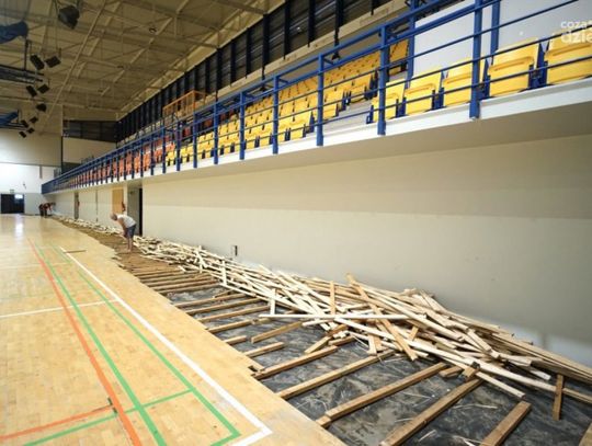 Ciechanów. Ruszyła wymiana nawierzchni w hali sportowej