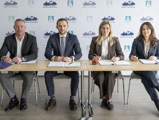 Uroczystośc podpisania umowy w sprawie montażu magazynów energii w Ciechanowie