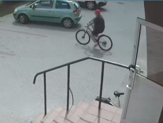 Ciechanów. Złodziej roweru poszukiwany (zdjęcia)