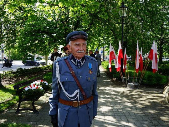 Ciechanowianie pamiętali. Pod pomnikiem położyli kwiaty