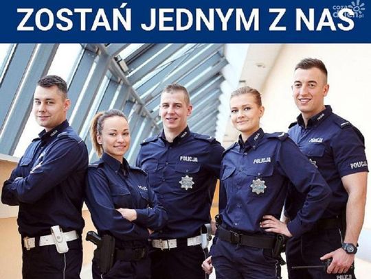 Ciechanowscy policjanci zachęcają maturzystów do pracy w służbach mundurowych