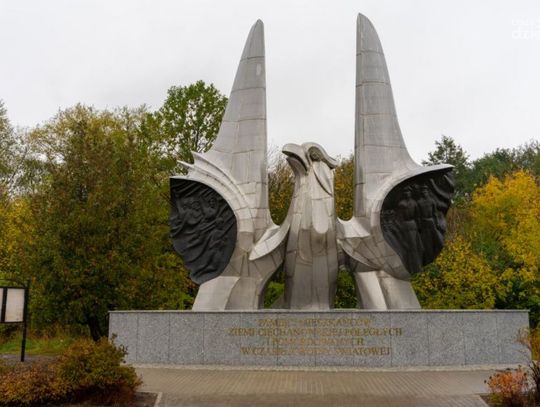 Ciechanowski ratusz zakończył remont pomnika orła