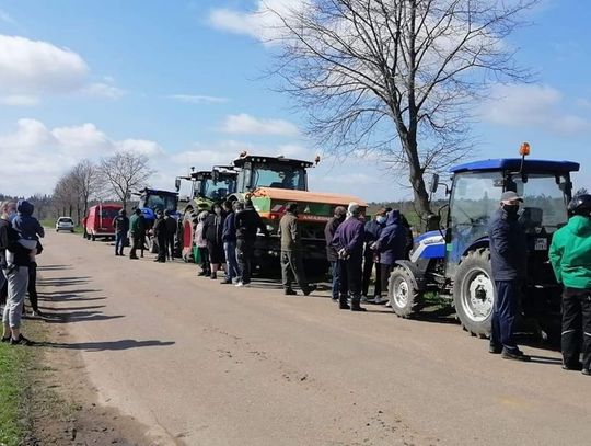 Czy powstanie grzebowisko drobiu w Lipowcu Kościelnym? Mieszkańcy całodobowo blokują teren
