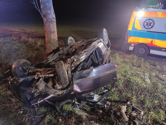 Dachowanie pod Gruduskiem. 19-latek nie miał prawa wsiadać za kółko