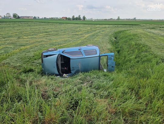 Dachowanie w Mchowie! Pijany kierowca spowodował kolizję łamiąc sądowy zakaz 