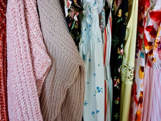 Dopasowane sukienki – przekonaj się, że są też dla Ciebie