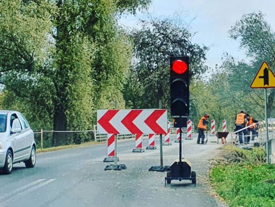 Duże utrudnienia w Obrębie, trwa przebudowa drogi i mostu
