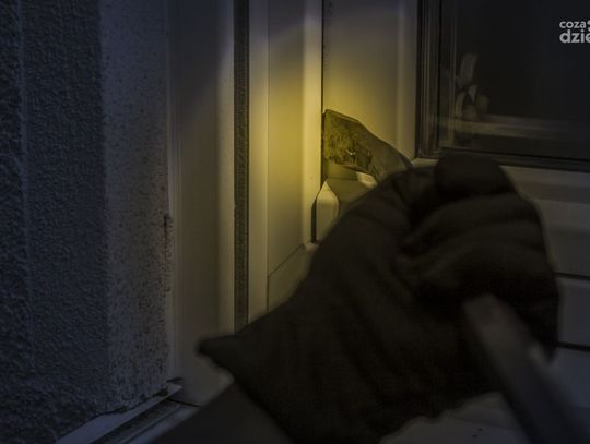 Dwa włamania do mieszkań w odstępie kilku dni. Sprawę bada mławska policja