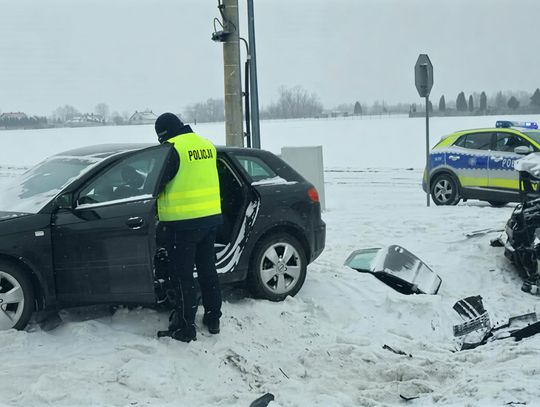 Dwie osoby trafiły do szpitala. Wypadek na DK57 w Makowie Mazowieckim.