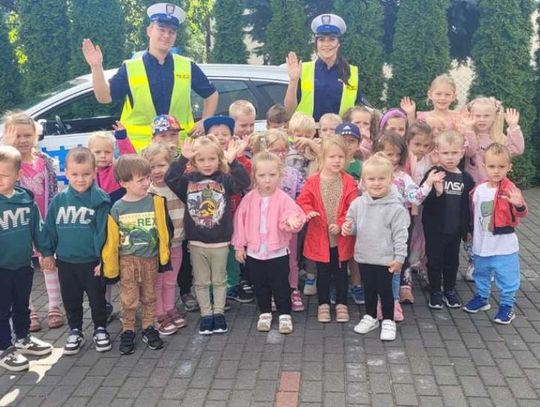 Edukacyjna zabawa z policjantami w Ciechanowie