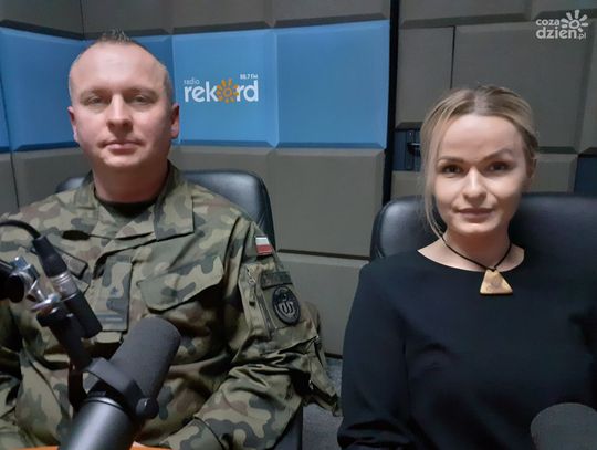 Elżbieta Obrębska - rzecznik prasowa i ppłk Grzegorz Podolszański - szef sztabu 5 MBOT w Radiu Rekord