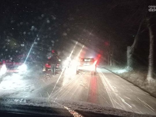 Fatalne warunki na drogach, mamy komentarz Powiatowego Zarządu Dróg