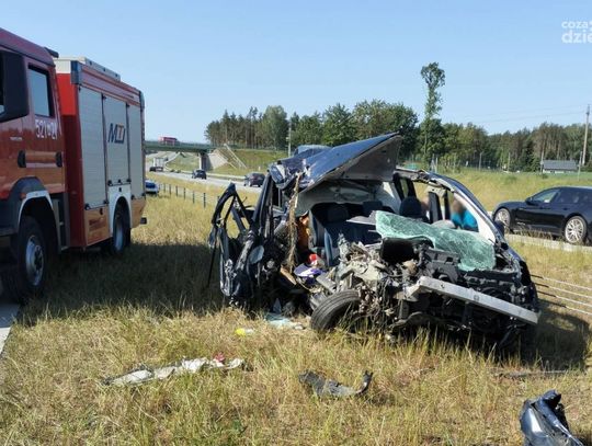Fatalny wypadek pod Mławą, auto skasowane, są ranni