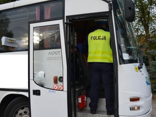 Funkcjonariusze z Ciechanowa prowadzą regularne kontrole autokarów - także na żądanie