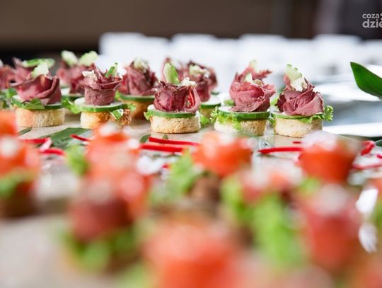 Gdzie w Warszawie zamówić catering na eleganckie przyjęcie?