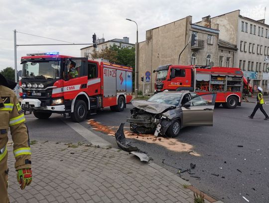 Groźnie w centrum Ciechanowa. Zderzyły się dwie osobówki