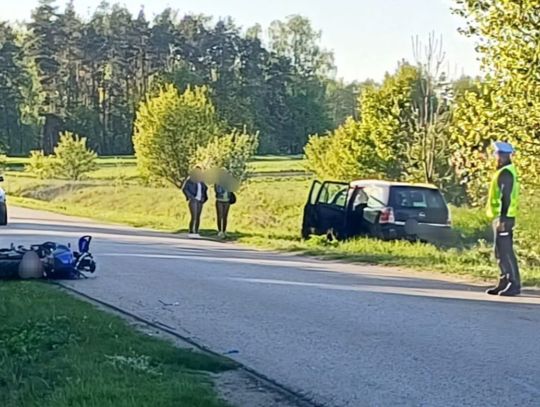 Groźny wypadek w Słoniawach - motocyklista z Warszawy zderzył się z Oplem
