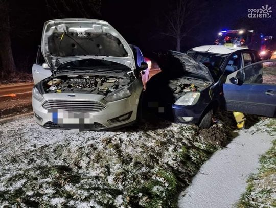 Groźny wypadek w Sońsku, zderzyły się dwie osobówki