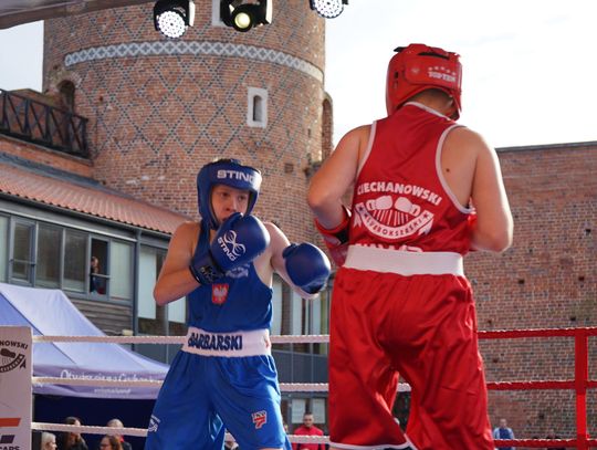II Gala Boksu Olimpijskiego w Ciechanowie przyciągnęła tłumy. Sport, historia i emocje na dziedzińcu zamku