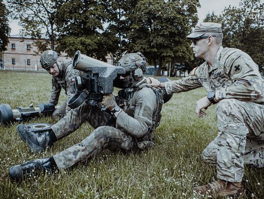 Instruktorzy z Gwardii Narodowej USA szkolą
mazowieckich terytorialsów