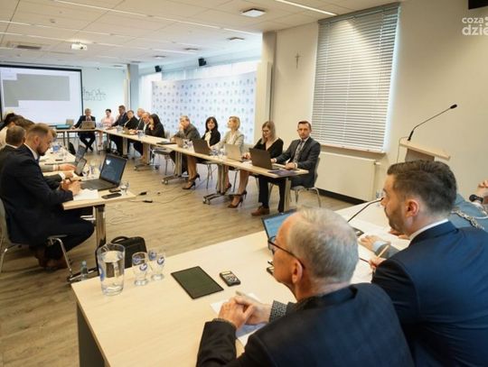 Już nie są Honorowymi Obywatelami Ciechanowa. Ważna decyzja na sesji