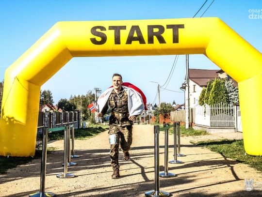 Kapitan z 5 Mazowieckiej Brygady Obrony Terytorialnej na podium