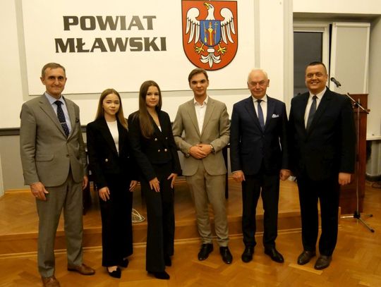 Katarzyna Piłkowska na czele Młodzieżowej Rady Powiatu Mławskiego. To była historyczna, pierwsza sesja. Katarzyna Piłkowska na czele Młodzieżowej Rady Powiatu Mławskiego. To była historyczna, pierwsza sesja.