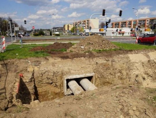 Kierowcy natrafiają na utrudnienia w ruchu w centrum Ciechanowa i na Aleksandrówce